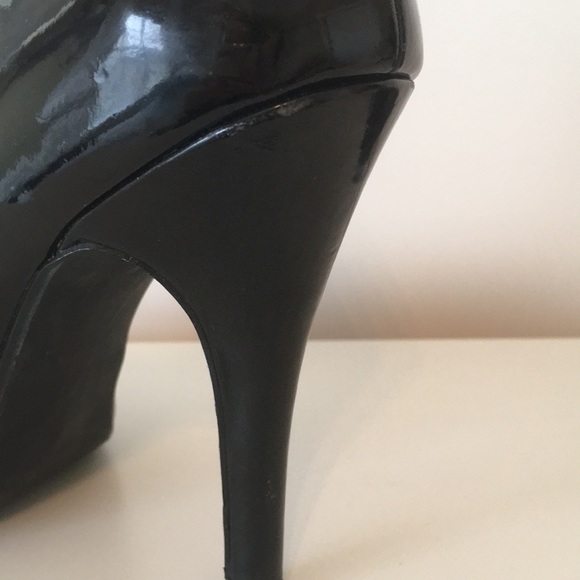 Black Patent Pump Heels 💥 Heart in D - Picture 5 of 7